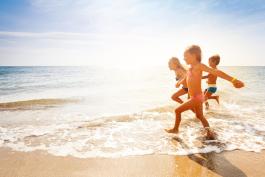 kids-running-on-the-beach